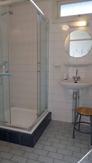 Bungalow, 2 Bedrooms, Terrace, Garden View | Bilik Mandi