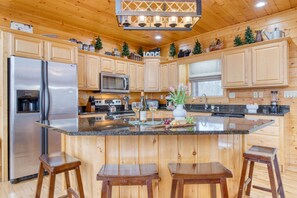 Fridge, microwave, oven, stovetop - Morven by AvantStay | Secluded Cabin w/ Hot Tub, Game Room, Mountains Views (Sevierville)