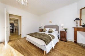 4 habitaciones, tabla de planchar con plancha y wifi gratis 