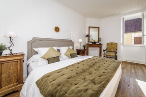 4 slaapkamers, een strijkplank/strijkijzer, gratis wifi