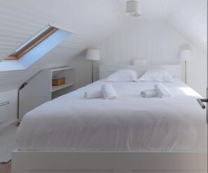 2 chambres, fer et planche à repasser, Wi-Fi gratuit, draps fournis