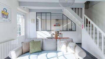 Télévision, cheminée