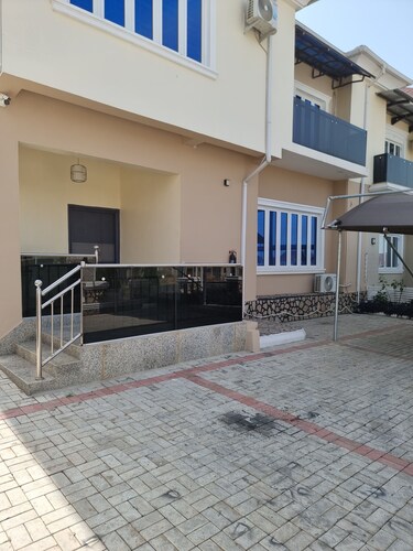 De James Hotels and Suites