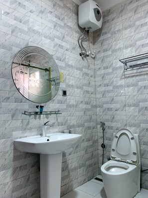 Executive Suite | Bathroom