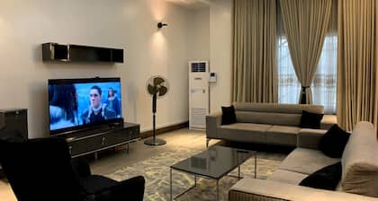 De James Hotels and Suites