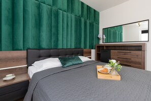 Apartment, 2 Bedrooms, Kitchen | 2 bedrooms, bed sheets