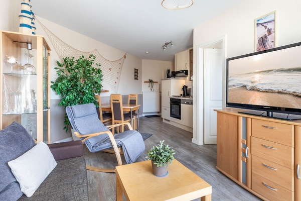 Wohnbereich mit großem TV