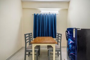 Deluxe Room | 1 bedroom, soundproofing - iROOMZ AR Stay Inn (Hyderabad)