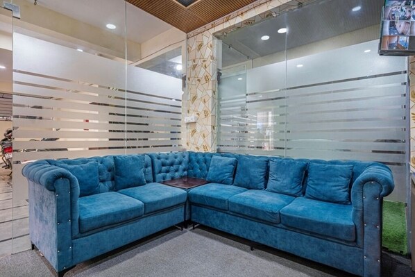 Lobby - iROOMZ AR Stay Inn (Hyderabad)