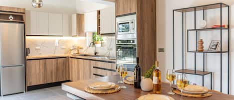 Mikrowelle, Ofen, Herdplatte, Geschirrspüler