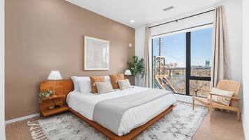 3 habitaciones, escritorio, tabla de planchar con plancha y wifi gratis