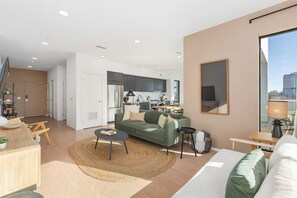 Smart TV, books, printers - Penthouse on River with Garage and Patio, Walk to Downtown (Nashville)