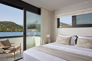 5 bedrooms, iron/ironing board, travel cot, free WiFi - Steps Away from Sandy Beach, Daily Breakfast Included (Agios Nikolaos)