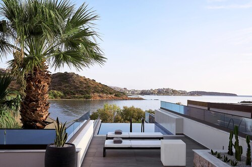 5* Luxury Living & Resort Services on the Beach