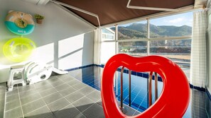 1 bedroom, free WiFi - Gyeongju Modern Pool Villa (Gyeongju)