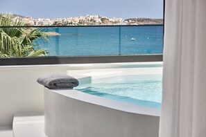 Een verwarmd zwembad