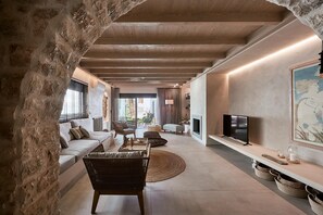 Smart-TV, Kamin, Stereoanlage