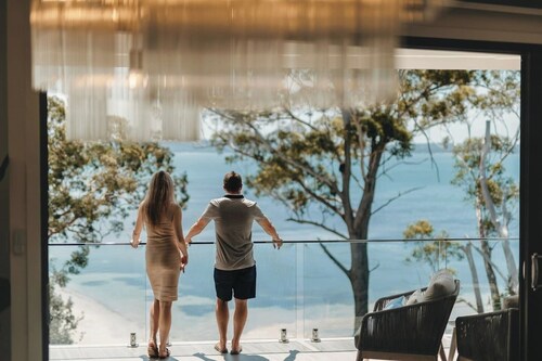 Vue Two - Waterfront Boutique/Luxury Getaway that feels like home.