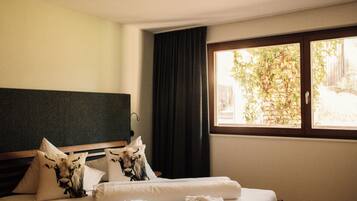 Comfort-Apartment (Gauenstein) | Hochwertige Bettwaren, Minibar, Zimmersafe, individuell dekoriert