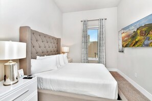 5 bedrooms, iron/ironing board, Internet, bed sheets