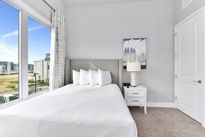 5 chambres, coffres-forts dans les chambres, fer et planche à repasser