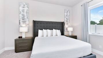 4 soverom, safe på rommet, strykejern/-brett og reiseseng for barn