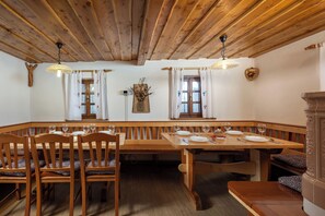 Dining - Authentic Wooden House Sleme (Brežice)