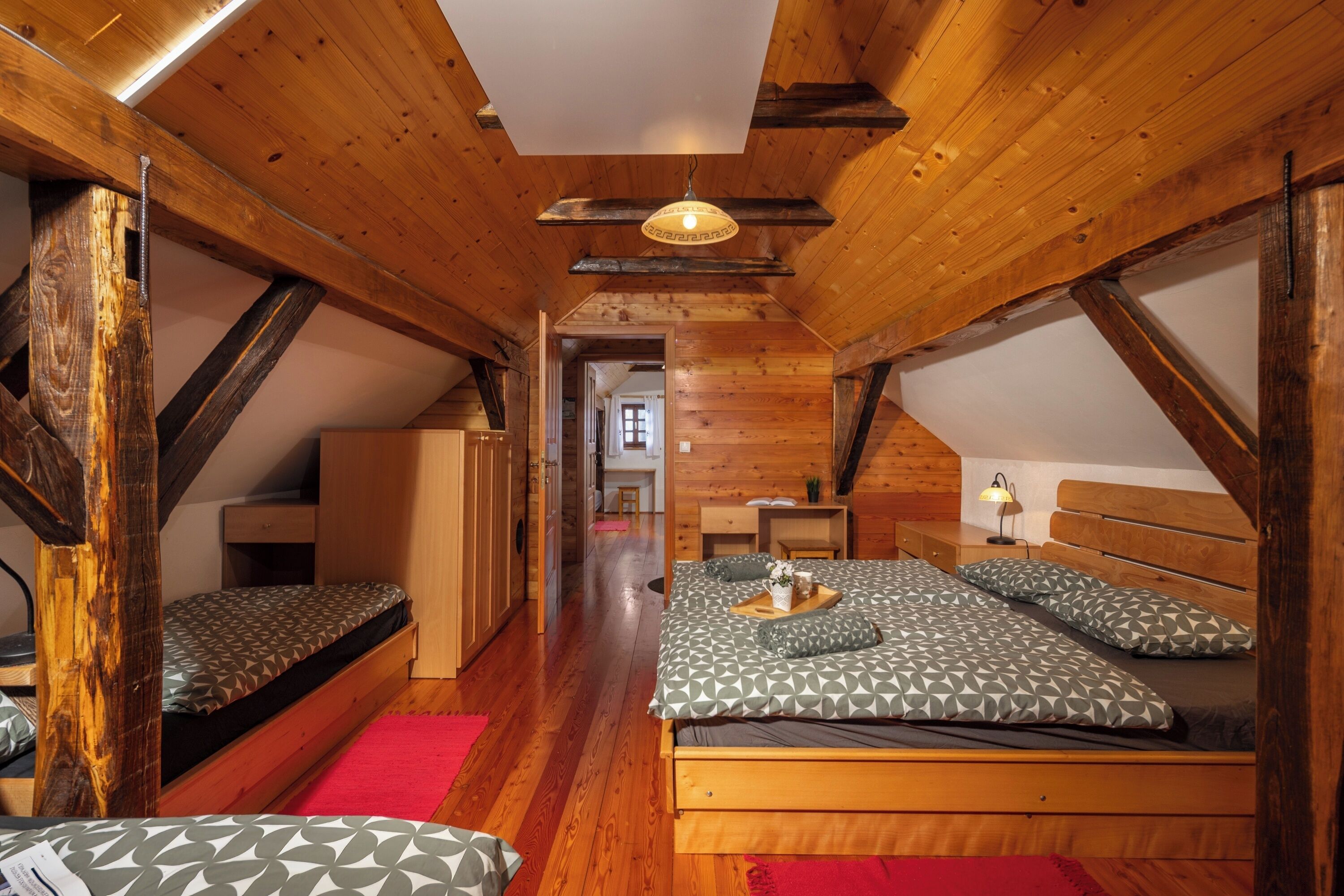 3 bedrooms, laptop workspace, iron/ironing board, free WiFi