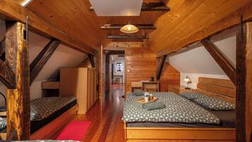 3 bedrooms, laptop workspace, iron/ironing board, free WiFi