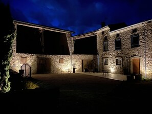 Exterior - Le Gite Des Rousses Charmant Corps de Ferme en Pierre Datant de 1769 (Montels)
