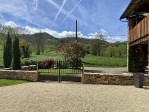 Property grounds - Le Gite Des Rousses Charmant Corps de Ferme en Pierre Datant de 1769 (Montels)