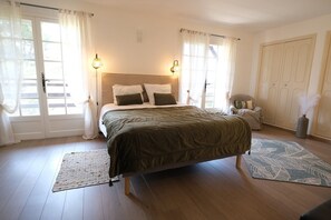 6 chambres, fer et planche à repasser, accès au Wi-Fi (inclus)