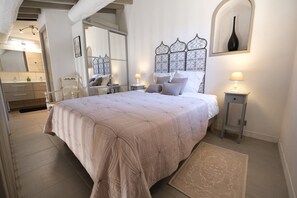 6 habitaciones, tabla de planchar con plancha y wifi gratis 