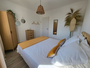 3 makuuhuonetta, silitysrauta/-lauta, ilmainen Wi-Fi, vuodevaatteet