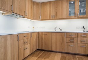 Microwave, oven, dishwasher - Luxury flat, 20 minutes by train to Edinburgh (Inverkeithing)