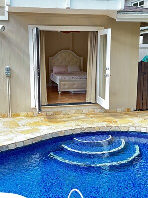 Pool - 3-bedroom house in Waikiki with pool/jacuzzi, walking distance from the beach (Honolulu)
