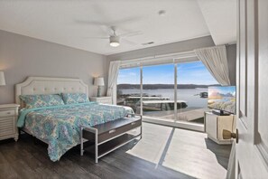 2 bedrooms, desk, free WiFi, bed sheets - Lakeside Paradise - Waterfront, Pools, & Pickleball! (Lake Ozark)