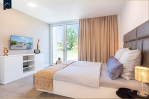 2 habitaciones, escritorio, tabla de planchar con plancha y wifi gratis 