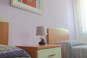 3 bedrooms, travel cot, WiFi, bed sheets