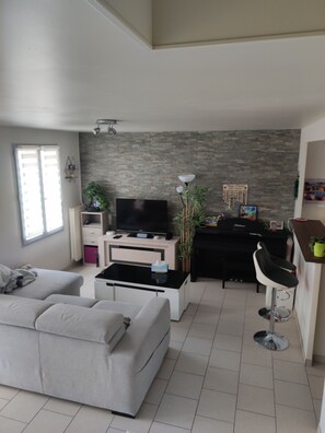 TV, DVD player