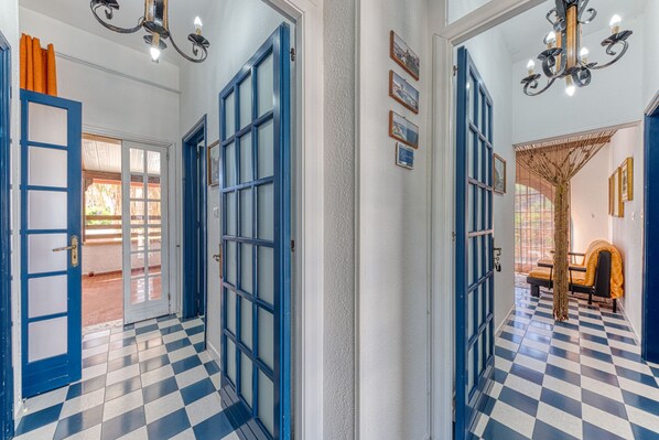 Hallway - A Casa diAmici (Salve)