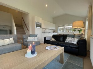 Living area - Modern holiday home with large garden overlooking the beach at Langweerder Wielen (Langweer)