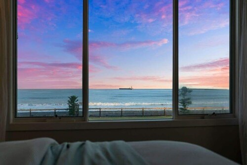Sea Sand Serenity-Stunning Sophistication Stockton