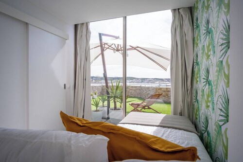 Foz - West Shore Retreat - Beach front apartment overlooking lagoon an ocean