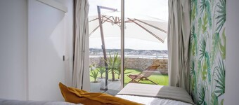 Foz - West Shore Retreat - Beach front apartment overlooking lagoon an ocean