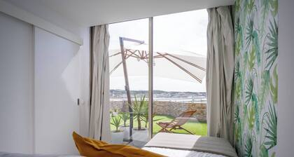 Foz - West Shore Retreat - Beach front apartment overlooking lagoon an ocean