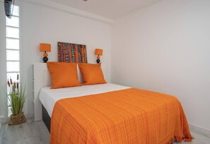 2 habitaciones, tabla de planchar con plancha, internet y ropa de cama