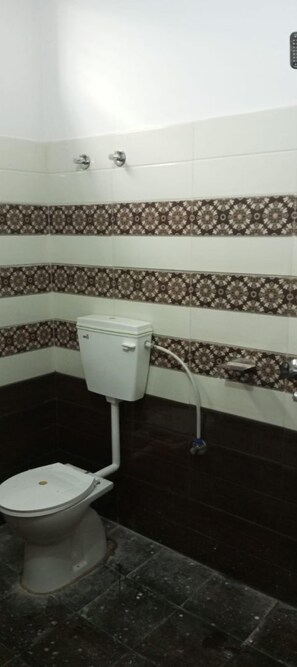 Bathroom - Bishalakshi Palace (Varanasi)