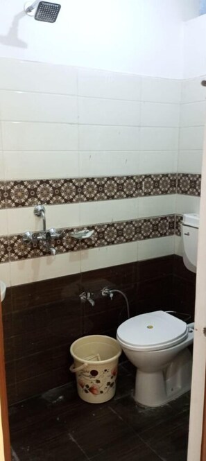 Bathroom - Bishalakshi Palace (Varanasi)