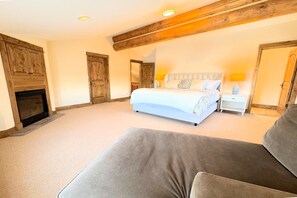 4 Schlafzimmer, Schreibtisch, kostenloses WLAN, Bettwäsche